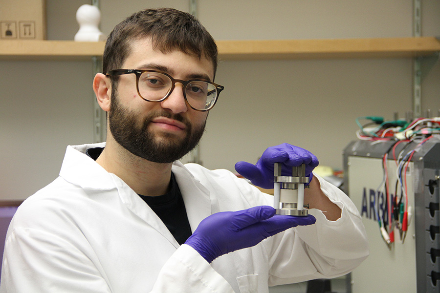 FSU chemistry doctoral student receives Department of Energy research award to build safer, better batteries